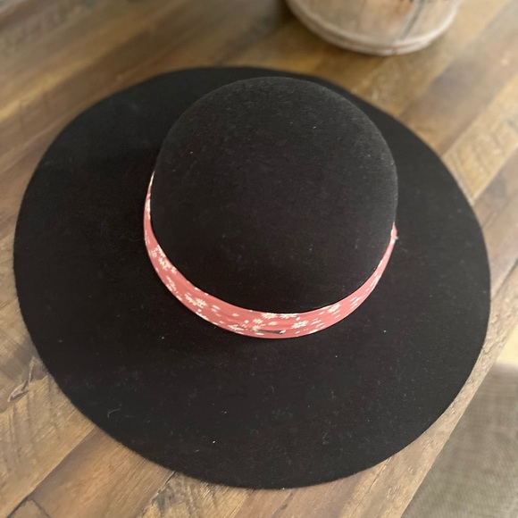 Jessica Simpson hat - Picture 3 of 3